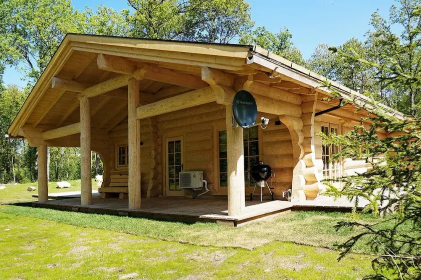 Beautiful luxury log cabin. Two private terrasses. Open fireplace. Pet friendly - Image 1