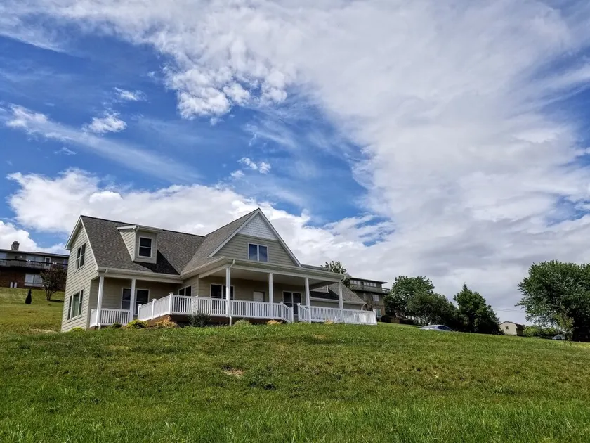 Quiet Home in Harrisonburg with Spectacular Shenandoah Valley Views. - Image 1