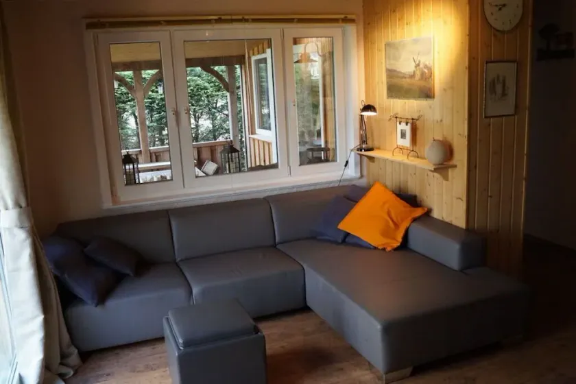 Small House on the Lake - Image 1