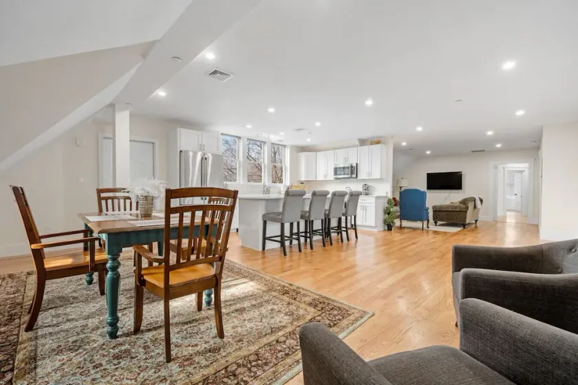 Bright and Spacious 2BR/2BATH Condo with Parking- Highly recommended by guests - Image 1
