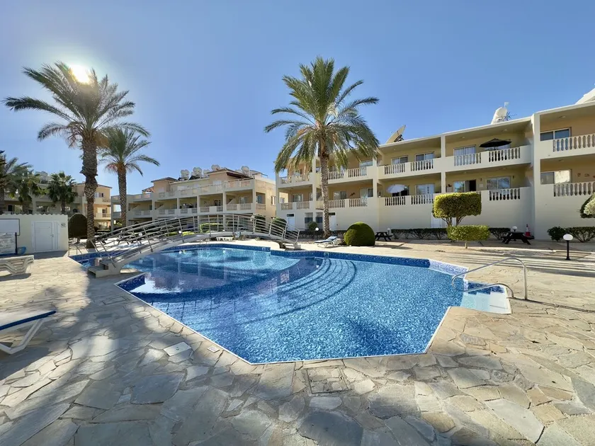 Unwind in this Spacious Penthouse with Breathtaking Views & large communal pool - Image 1
