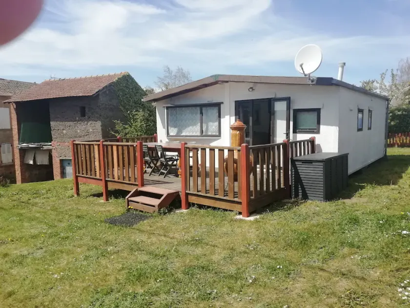 Mobilome type chalet avec terrasse 15 metres carré, vue sur montagne avoisinante - Image 1