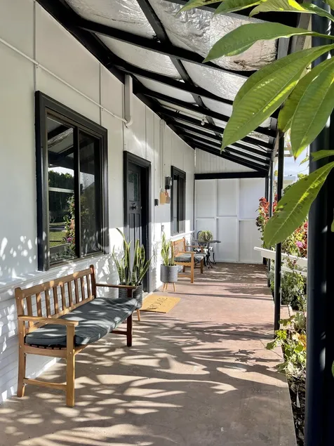 100 Year Old Cottage walking distance from Shops and Cafes. - Image 1