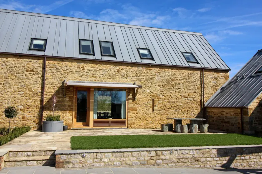 Beautifully presented Cotswold holiday cottage with a hot tub - Walnut Barn - Image 1