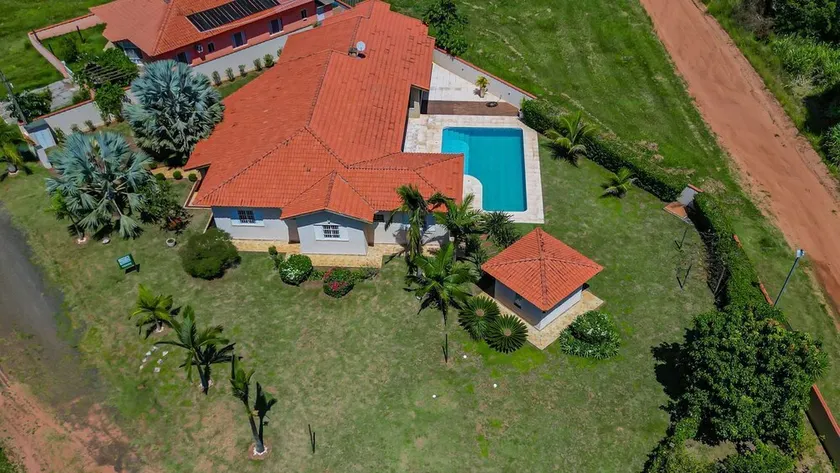 Casa de Campo Ampla com Piscina e Churrasqueira - Image 1