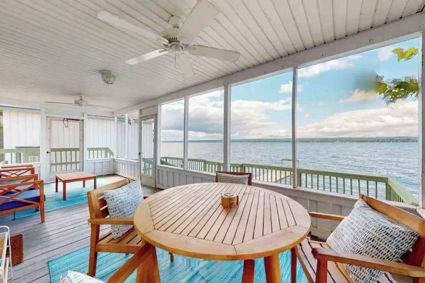 2BR Lakeside Home w/ Patio, Porch & AC - Image 1