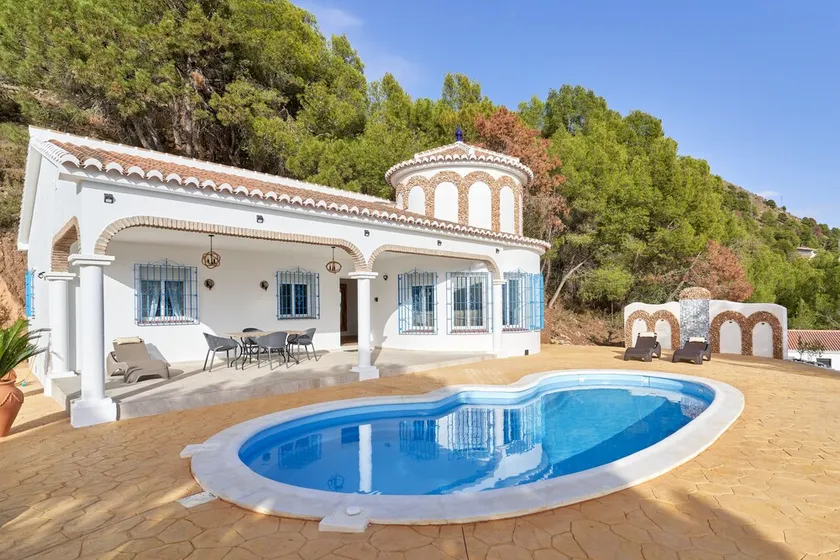 Holiday Home 'Tower House' with Sea View, Wi-Fi and Air Conditioning - Image 1