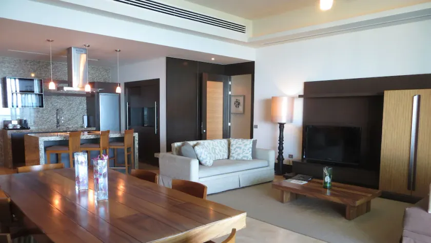 Grand Luxxe Master Suite + Golf + 2 for 1 massages - Image 1
