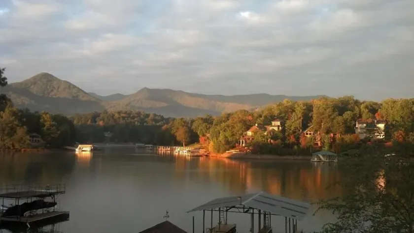 Lakefront Home Town En centre-ville de Hiawassee - Image 1