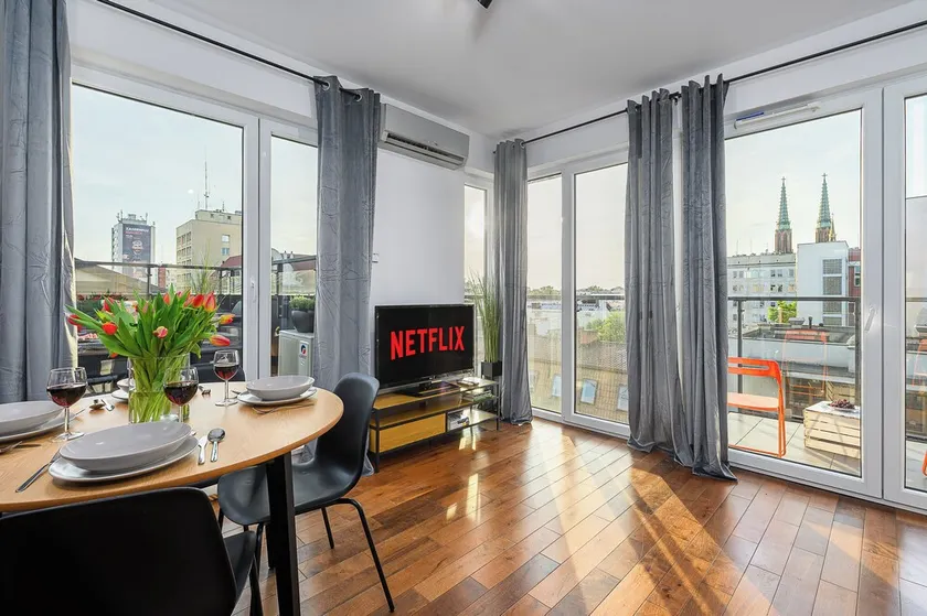 Lumina I 3-room Apartment with Large Terrace I AC I Balcony - Image 1