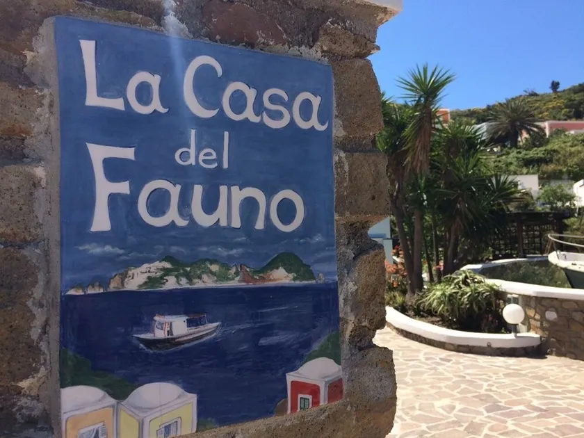 PONZA-CASA DEL FAUNO-L'APPARTEMENT DE TROIS CHAMBRES avec place de parking PRIVÉE - Image 1