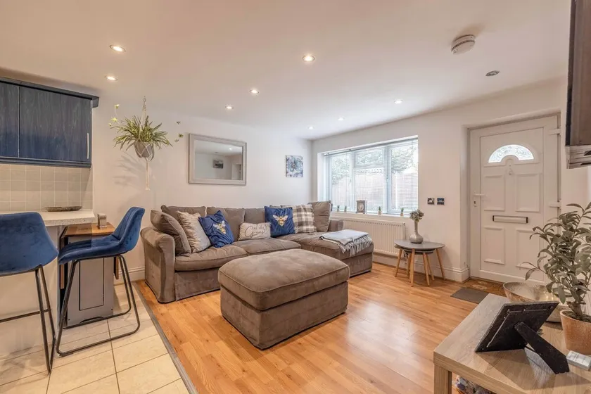 Windsor Town Centre Sleeps 6 - Image 1