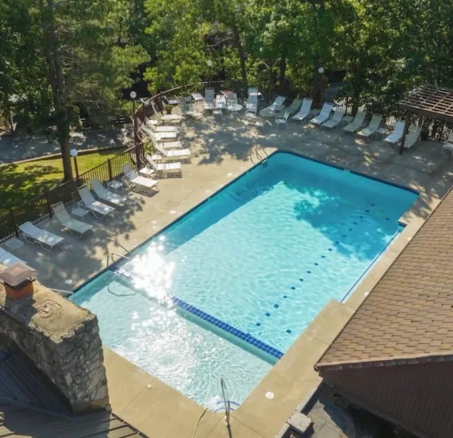 3 BR, 3 BA Roomy Lake Front Condo, nyligt opdateret. Både indendørs og udendørs swimmingpools - Image 1