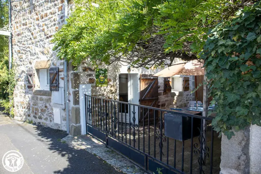 Glycine - Authezat - Gîte - Image 1