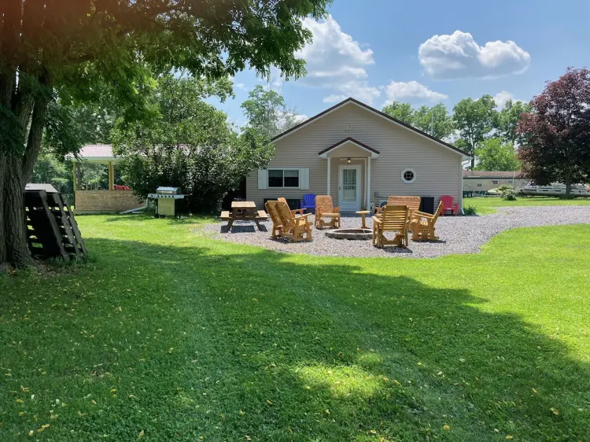 Hot Tub, Lake View Cottage, Dog Friendly, Lake Access - Image 1