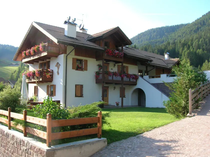 Chalet Villa Rita - ground floor apartment with private garden and terrace - Image 1