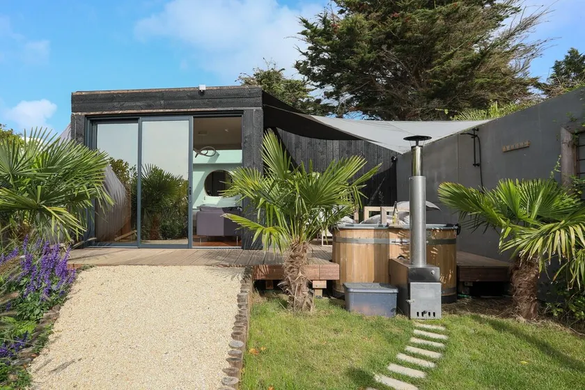 Appartamento 'Ecolodge À 300m De La Plage' con giardino privato e balcone - Image 1