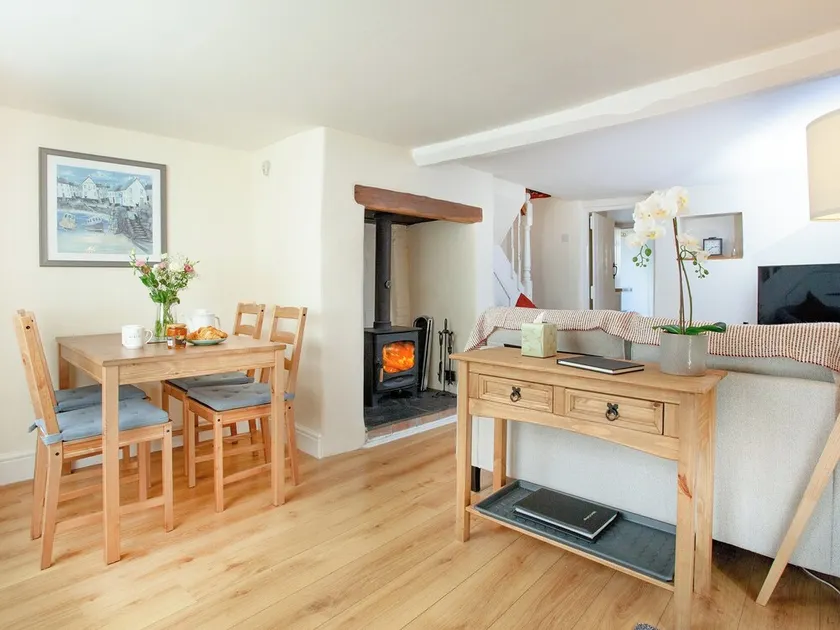 2 bedroom accommodation in Ottery St Mary - Image 1