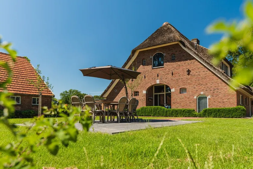 Thatched, luxurious and spacious holiday farmhouse - Image 1