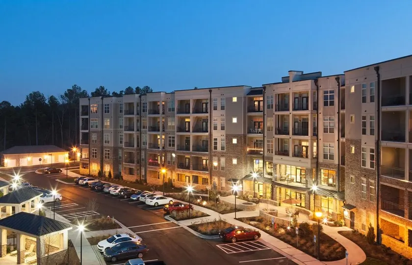 Landing Weston Lakeside Apartments - Image 1