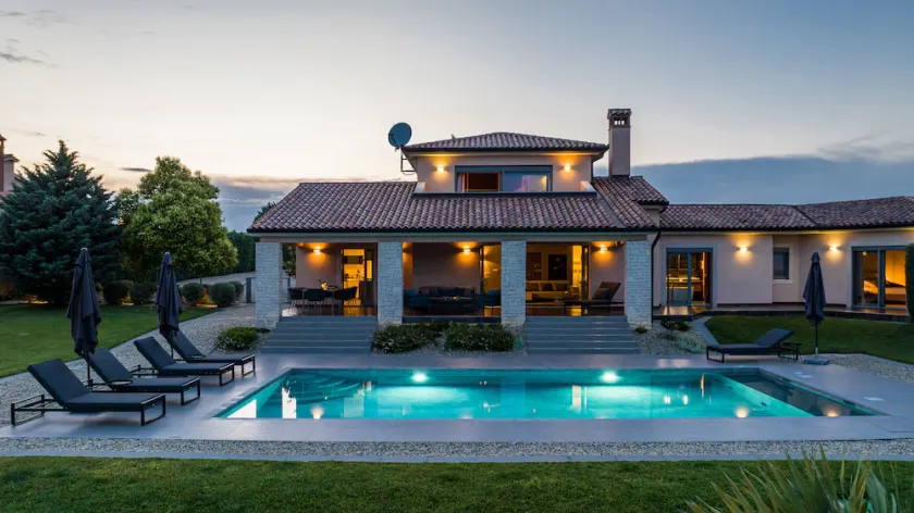 Luxurious Contemporary Villa, large pool heated 28° - green views - Image 1