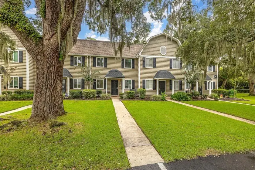 Zentral gelegene Eigentumswohnung in St. Simons Island Village Bereich. Pool, Tennis, Fitness! - Image 1