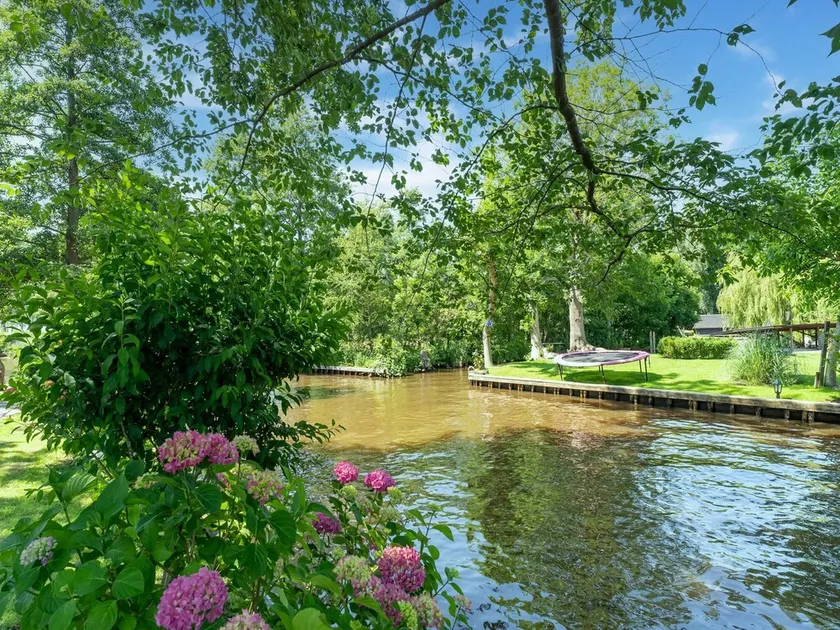 Attractive Farmhouse in Giethoorn With Garden - Image 1