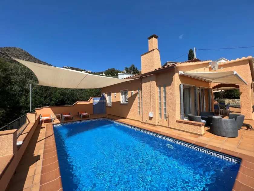 Ferienhaus für maximal 6 Personen , Privat-Pool, Meerblick -Glasfaser Internet - Image 1