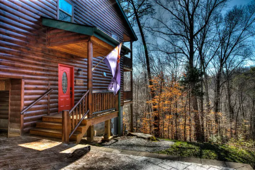 Aussie hospitality with Tennessee charm. - Image 1