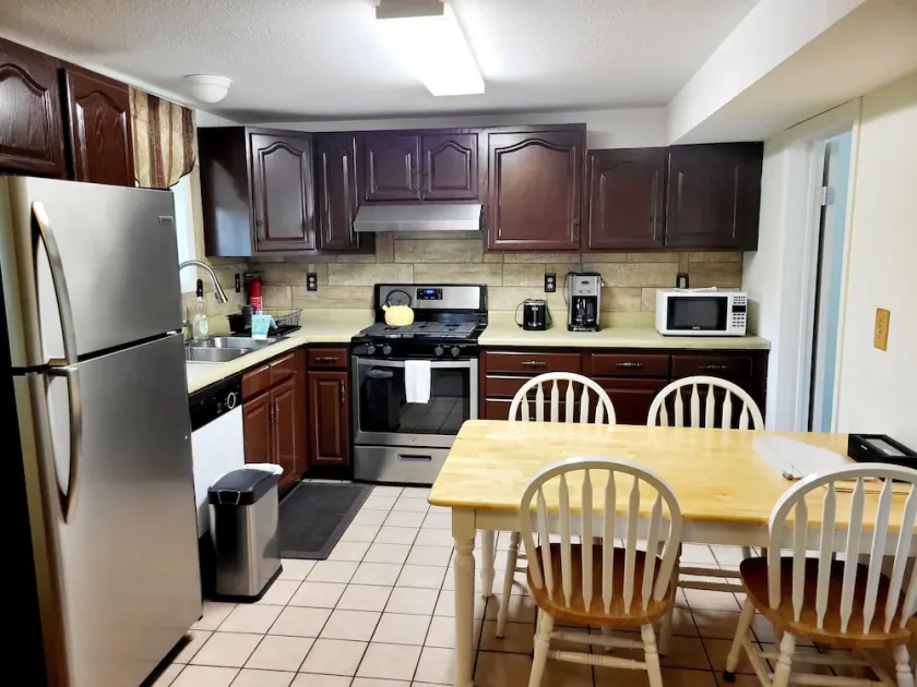 Private and spacious apartment close to Cornell in quiet residential area. - Image 1