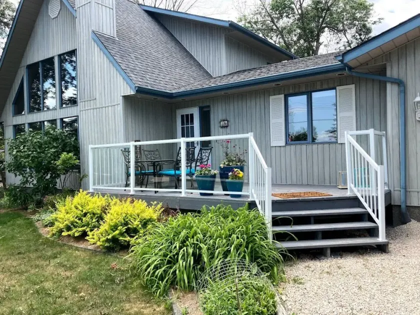Lake Life meets Country Living Near Gimli - Image 1