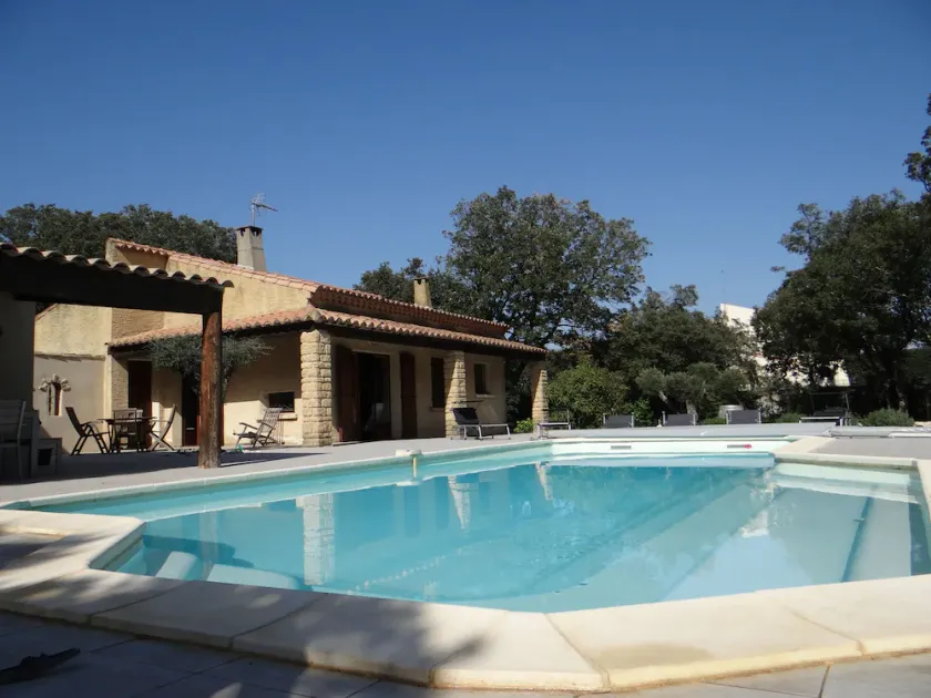Villa (6 til 8 personer) med privat opvarmet pool, lukket have, nær Uzès. - Image 1