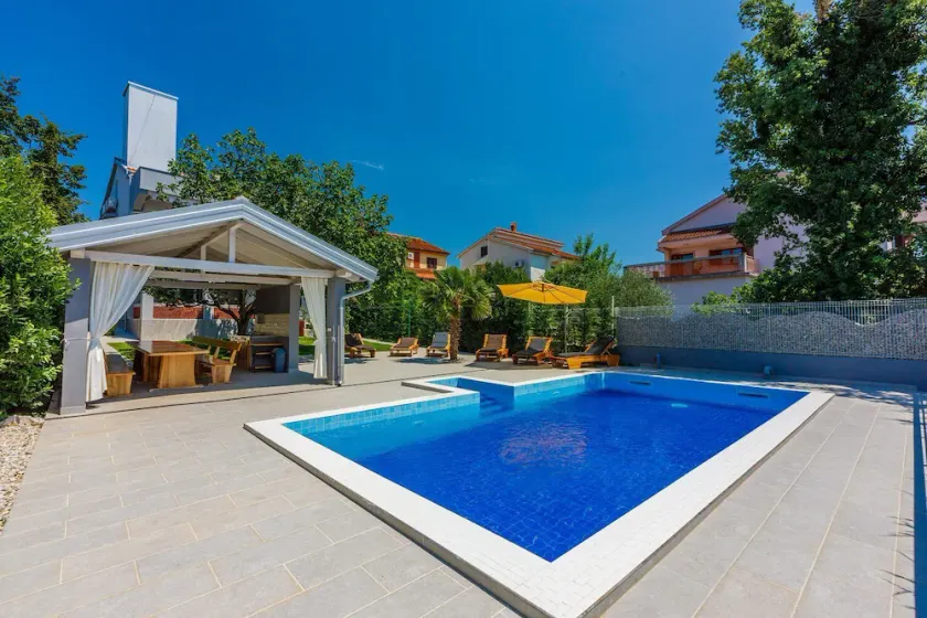 Villa with private pool, 350 metres beach - Image 1