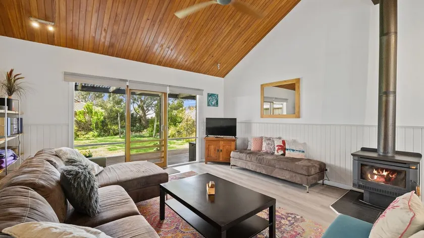Sanders Beach House in Silverleaves - Image 1