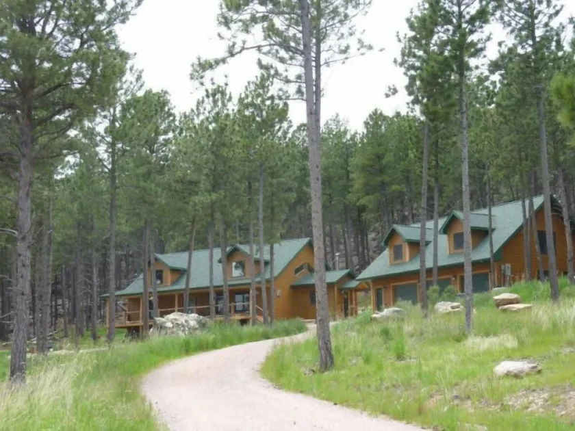Laramie Bluffs Mountain Getaway - Image 1