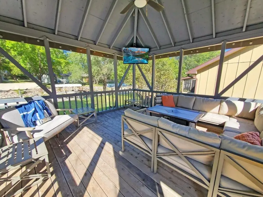 The Canal Cottage off West Lake Okoboji - Image 1