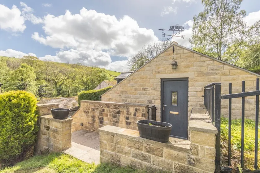 Host & Stay - Woodlands View - Image 1
