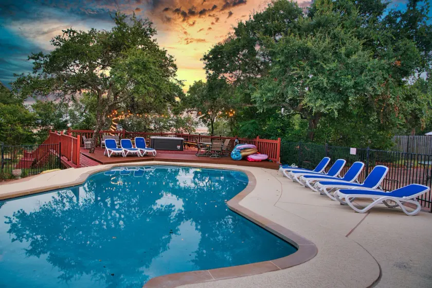 Perfect Getaway! Private Pool, Hot Tub & Dog Run 15 Min to Downtown - CITY VIEWS - Image 1