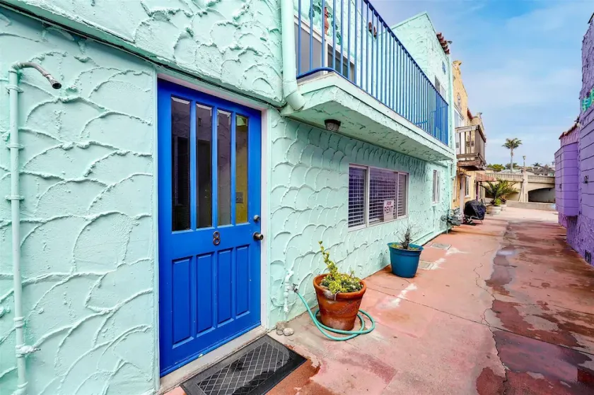 COLORFUL HISTORIC VENETIAN COURT #8 ON CAPITOLA BEACH - Image 1