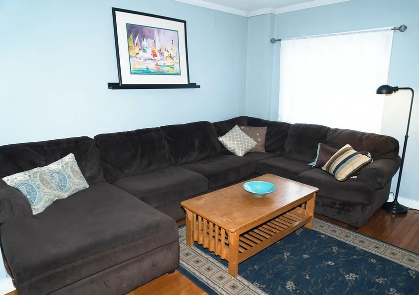 Bon Aire Apartment is in downtown Mobile on the Mardi Gras Parade Route  - Image 1