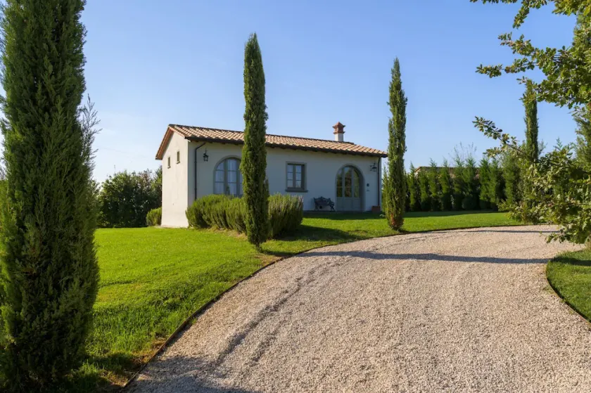 Cozy Cottage with Pool in Tuscany - Image 1