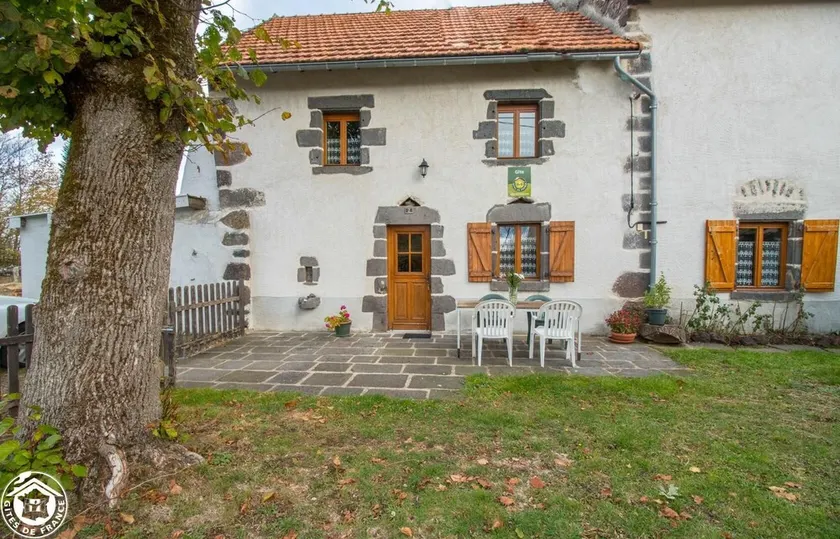 63g1180 - Saint-ours-les-roches - Image 1