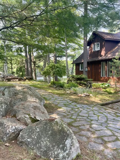 Beautiful family cottage on private lake in the heart of Muskoka - Image 1