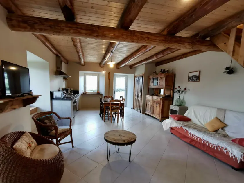 Renovated cottage in the heart of Auvergne - Image 1