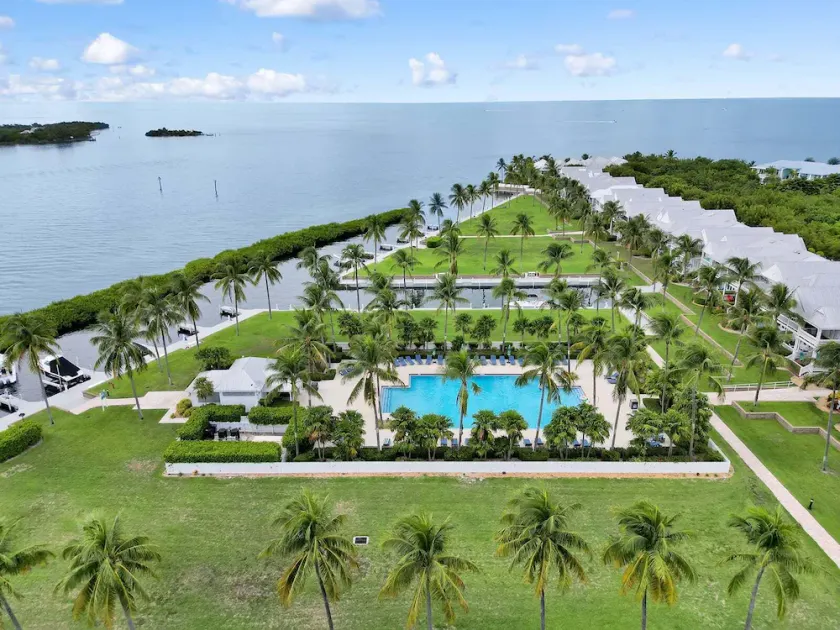 Waterfront Luxury Villa 43 3 Bedrooms 3 Bathrooms Villa - Image 1