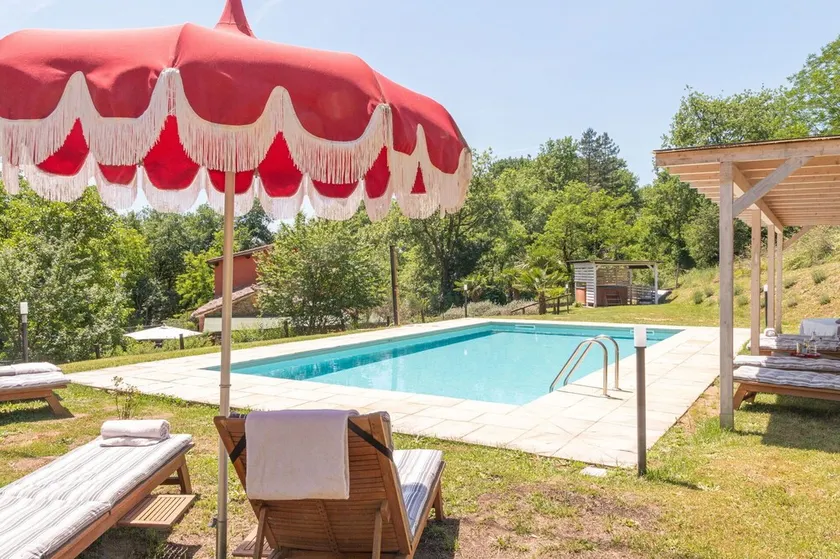 Caratteristica villa indipendente con piscina privata, A/C, WIFI, TV, patio e animali ammessi - Image 1