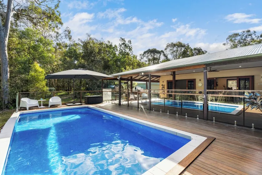 Private, country retreat - with pool, spa and fire pit. Pet friendly. - Image 1