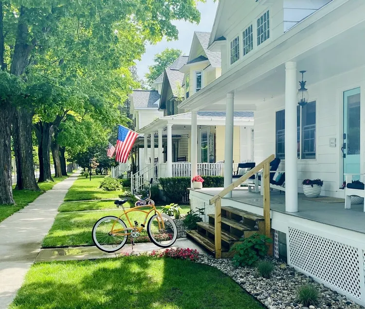 Frankfort Family Surf Cottage - Image 1