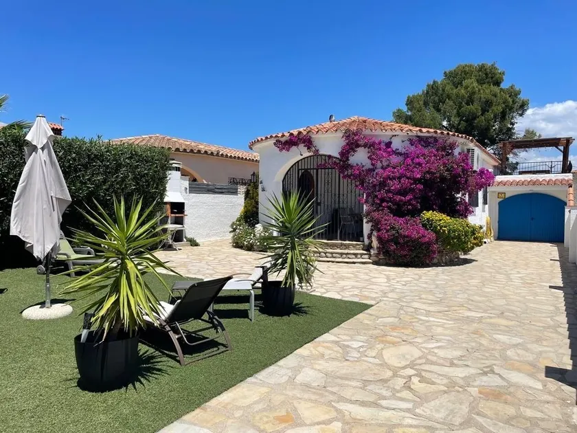 Charming  House with  spaciousGarden and Terrace - Image 1