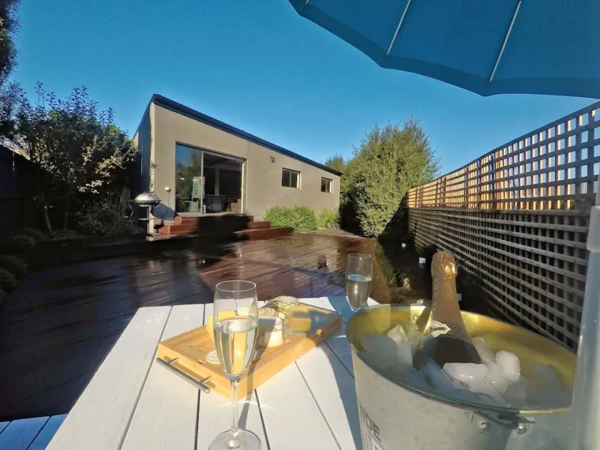 3D Cinema, 8 Pinballs, video games, Sleeps 7 - 5mins to MONA - Image 1